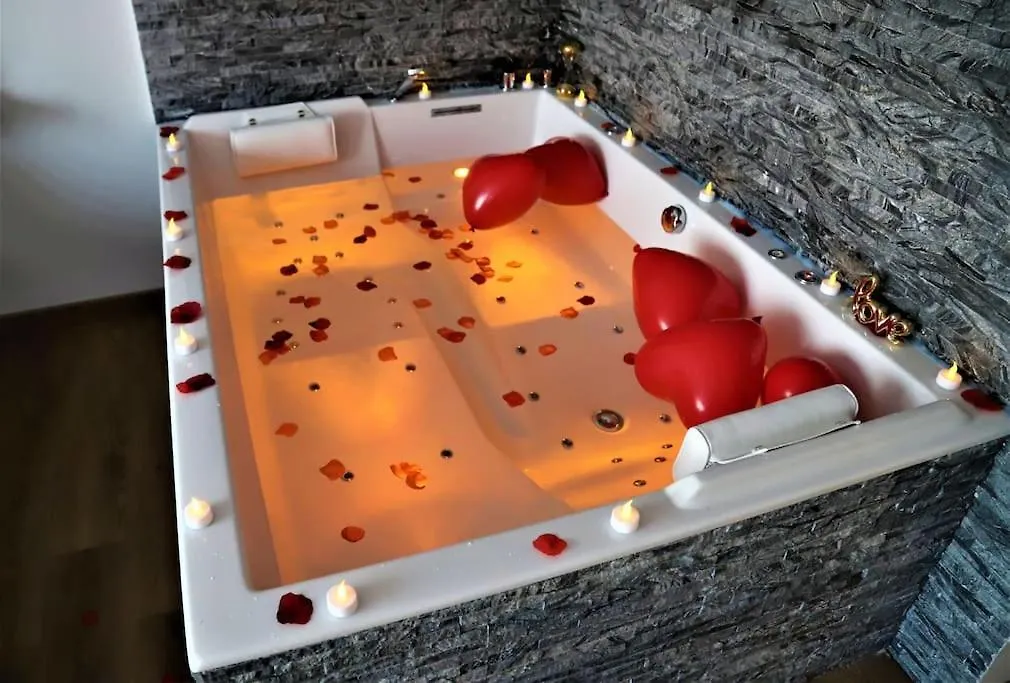 לה קאנה Le Cocon- Jacuzzi & Sauna Prives By Sweetdreams דירה לה קאנה