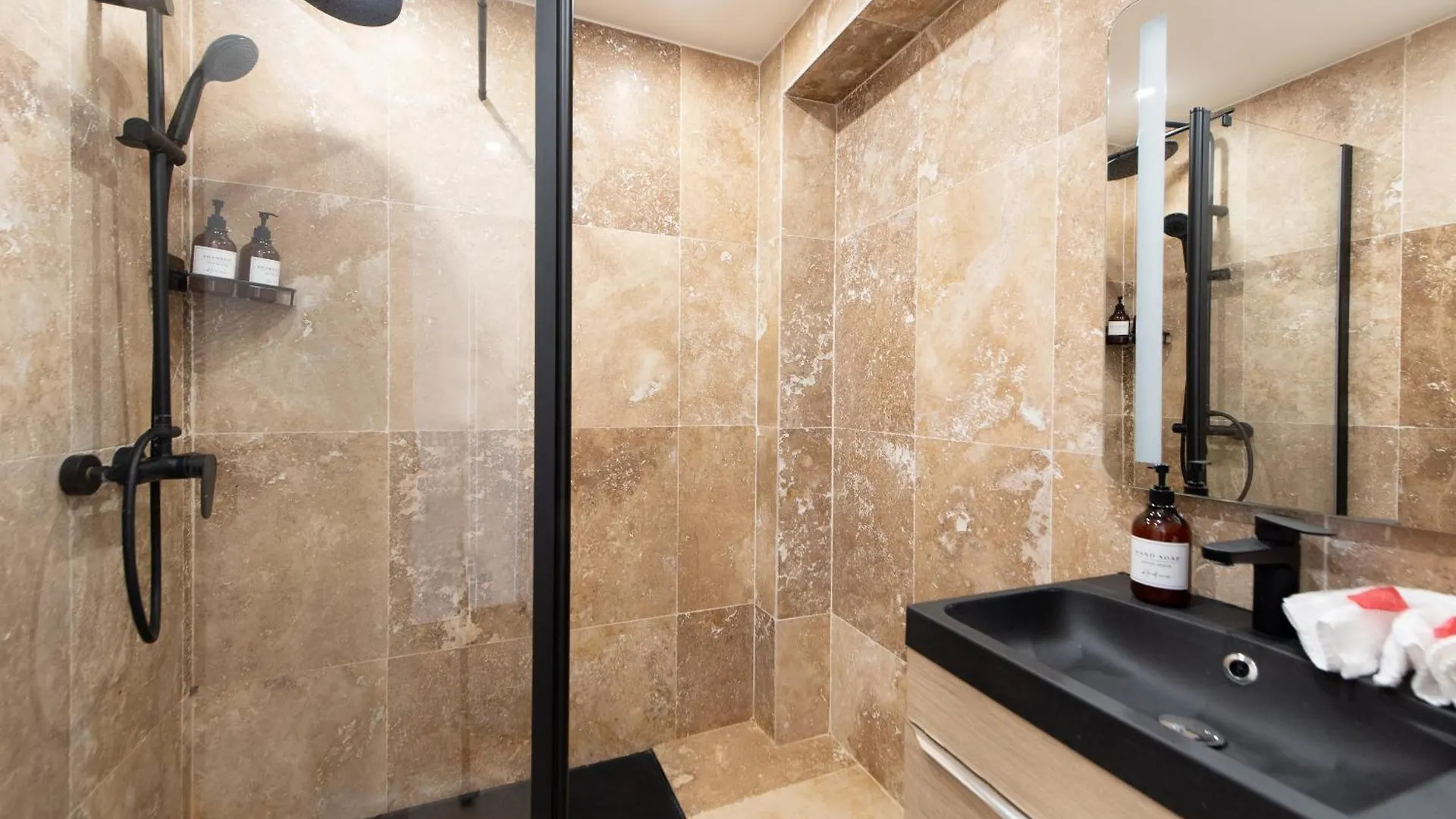 דירה לה קאנה Le Cocon- Jacuzzi & Sauna Prives By Sweetdreams