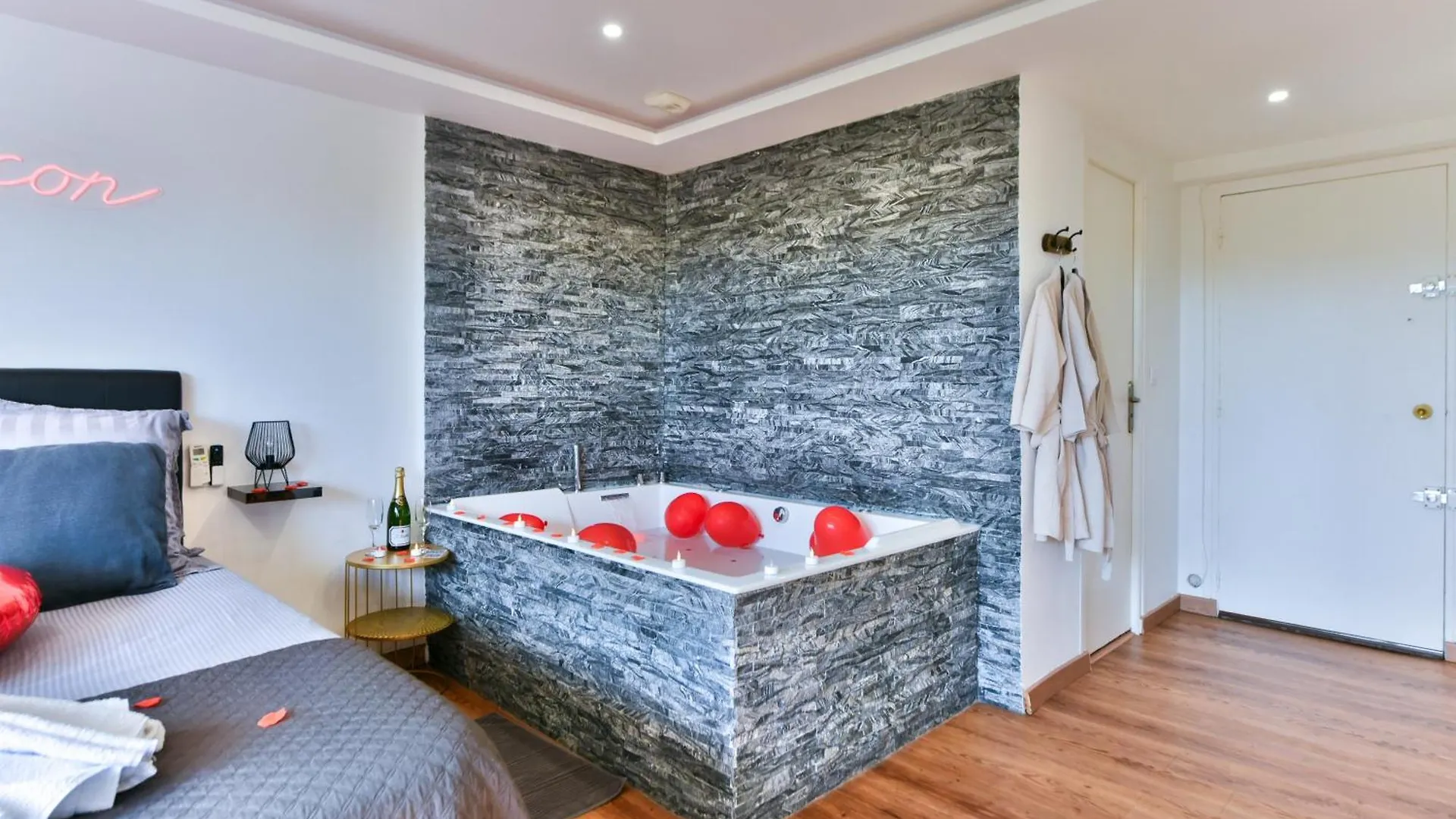 דירה לה קאנה Le Cocon- Jacuzzi & Sauna Prives By Sweetdreams